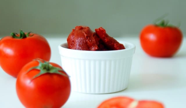 بیع المعجون الطماطم المعلبة